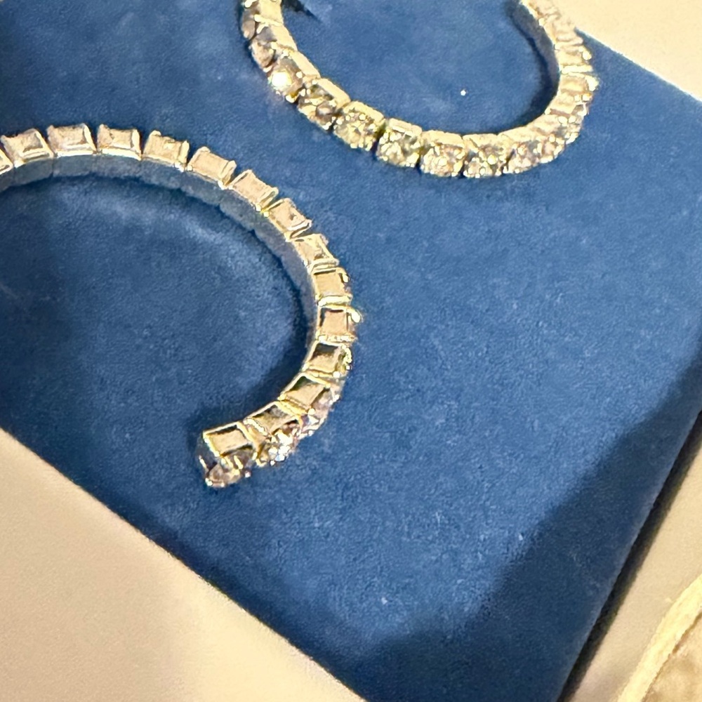 Vintage  Y2K  Avon Rhinestone  Silver Hoop Earrings New in Box